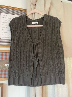 Neuflora Charcoal Cable Knit Tie-Front Vest